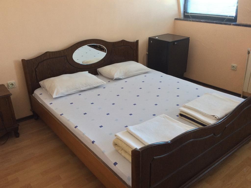 National Hotel Ruse Quarto foto