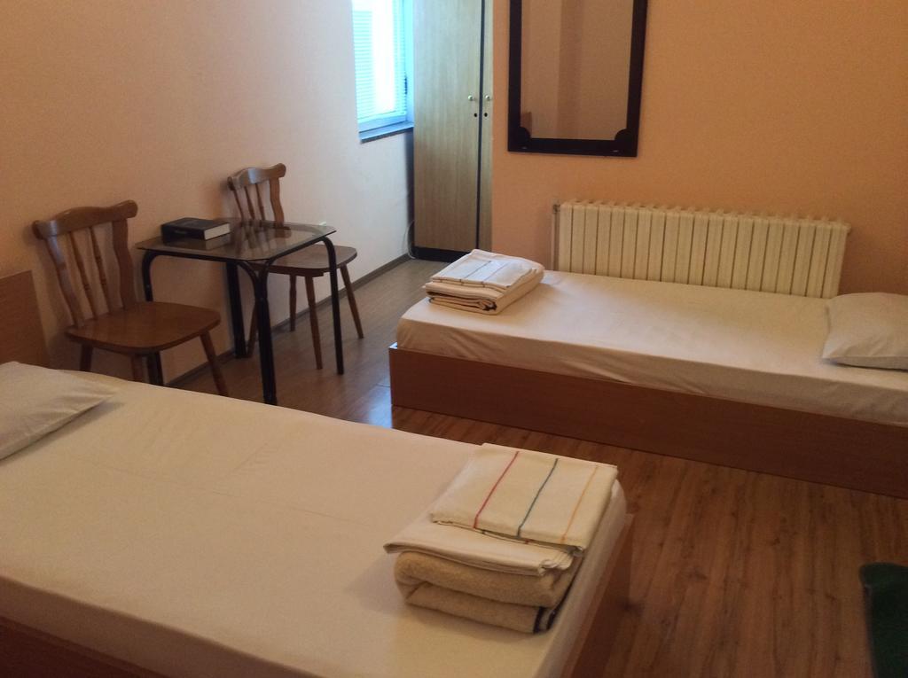 National Hotel Ruse Quarto foto