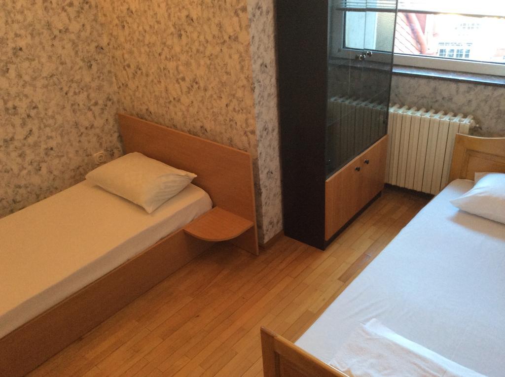 National Hotel Ruse Quarto foto