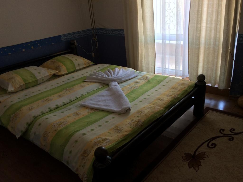 National Hotel Ruse Quarto foto